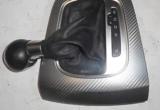 Audi Q3 8U Gear shifter surround trim plastic 8U1864261A 8P1713463A