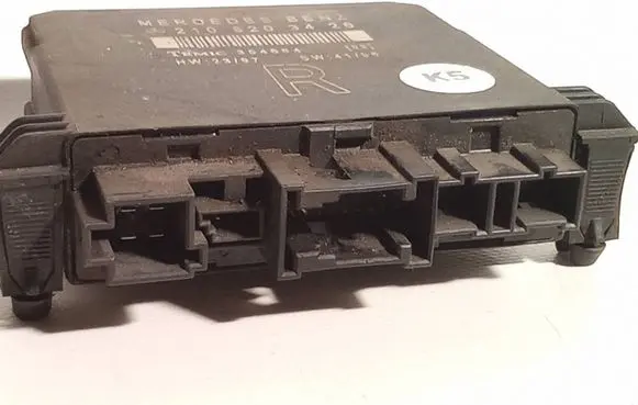 Mercedes-Benz E W210 Door control unit/module 2108203426