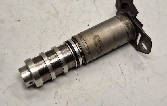 BMW X5 E70 Camshaft vanos timing valve 7585776 11367585776 11368605123