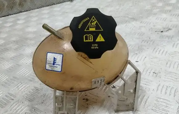 Fiat 500X Coolant expansion tank/reservoir 07237 13116 00520527670
