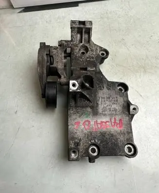 Volkswagen PASSAT B6 Generator/alternator bracket 03G903143F