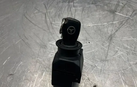 Mercedes-Benz E W210 Ignition lock 33000301 2040064380206111 2105450208