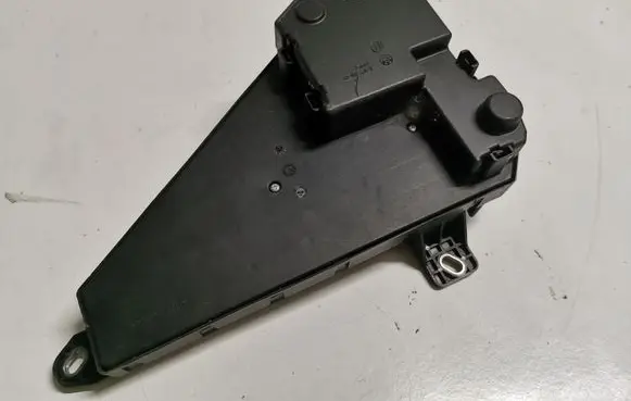 BMW 5 E60 E61 Fuse module 6906618