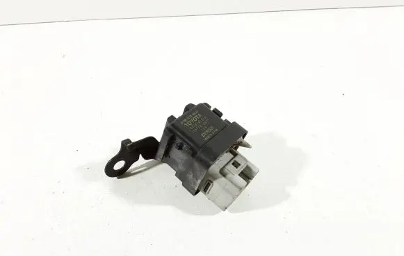 Toyota Verso Glow plug pre-heat relay 2861067010 1567000671