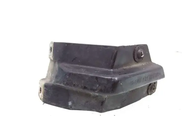 Seat Leon (1M) Fender mounting bracket 1M0821136