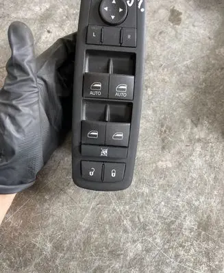 Chrysler Pacifica Electric window control switch 10123670