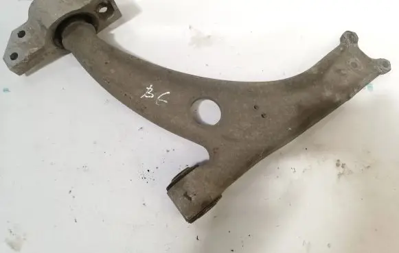 Volkswagen PASSAT B6 Front lower control arm/wishbone 3C0407153B
