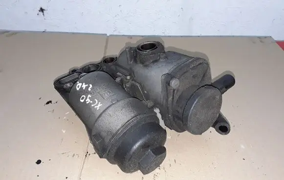 Volvo XC90 Oil filter mounting bracket 6740273266