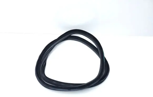 BMW 4 F36 Gran coupe Rear door rubber seal (on body) 7401893