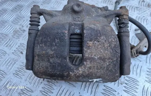 Front brake caliper