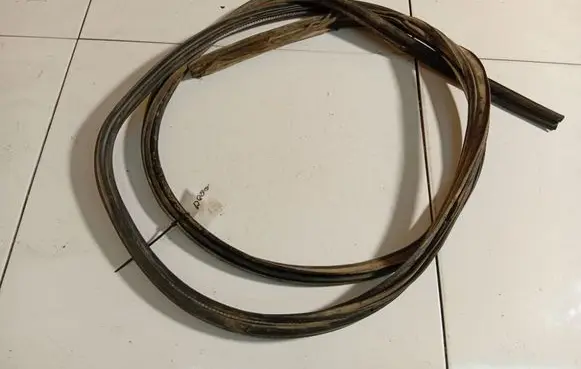 Nissan Pathfinder R51 Trunk rubber seal (body) 