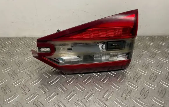 Tailgate rear/tail lights