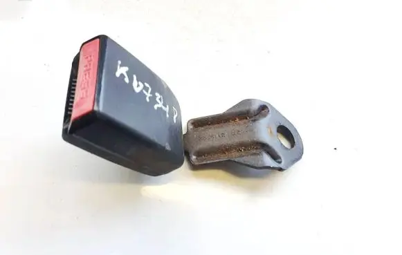 Middle seatbelt buckle (rear)