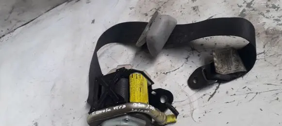 Mazda 626 Rear seatbelt
