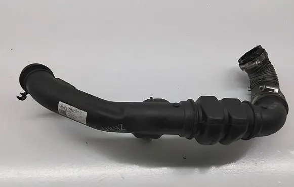 Ford Kuga II Intercooler hose/pipe DS736C646FK