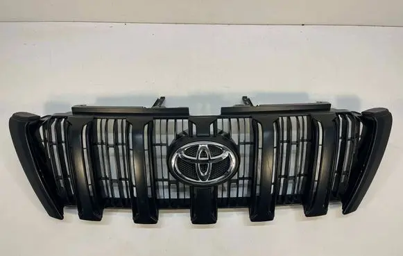 Toyota Land Cruiser (J150) Front bumper upper radiator grill 5311160A61