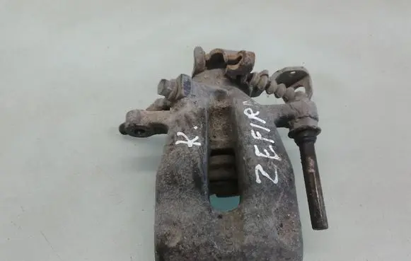 Opel Zafira A Rear brake caliper