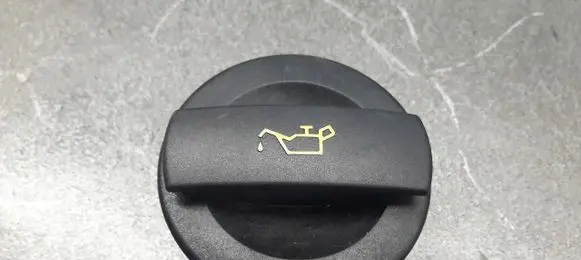 Volkswagen Golf VIII Oil filler cap 