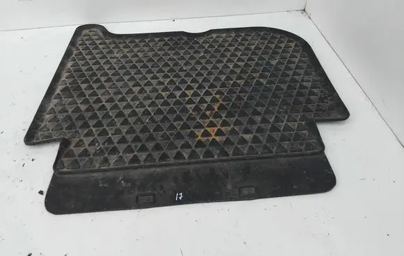 Volkswagen Touran I Rear floor mat 1T0061511