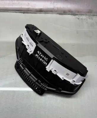 Volvo V60 Speedometer (instrument cluster) 31453097