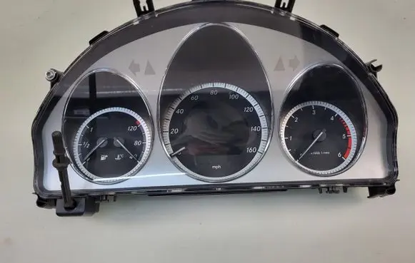 Mercedes-Benz C W204 Speedometer (instrument cluster) A2049005000