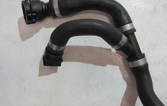 BMW 5 F10 F11 Engine coolant pipe/hose 7619686