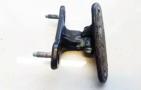 Mercedes-Benz C AMG W204 Rear door lower hinge a047058