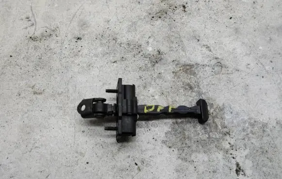 Opel Mokka B Front door check strap stopper
