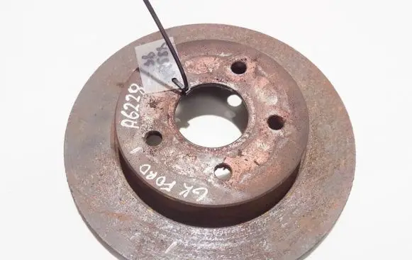 Ford Focus Rear brake disc neventiliuojamas