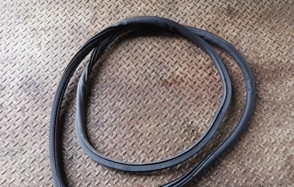 Opel Mokka X Front door rubber seal