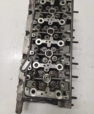 Volkswagen PASSAT B8 Engine head 04L103373E