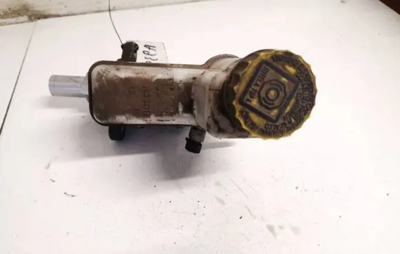 Brake fluid reservoir