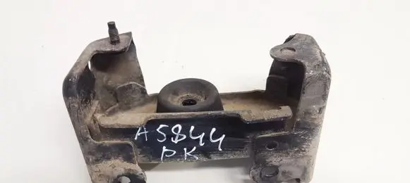 Peugeot 206 Engine mount bracket