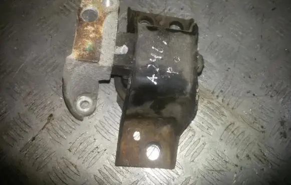 Nissan Micra Engine mount bracket 11210AX600 8200131305