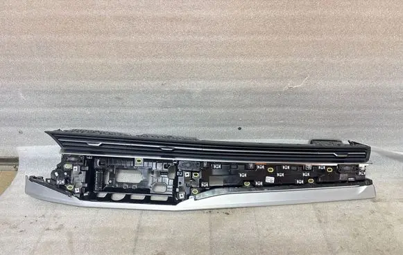Audi Q8 Dash center air vent grill 4M8820902F 4M8820902