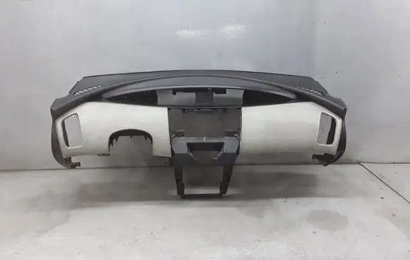 Nissan Primera Dashboard 68200AV600