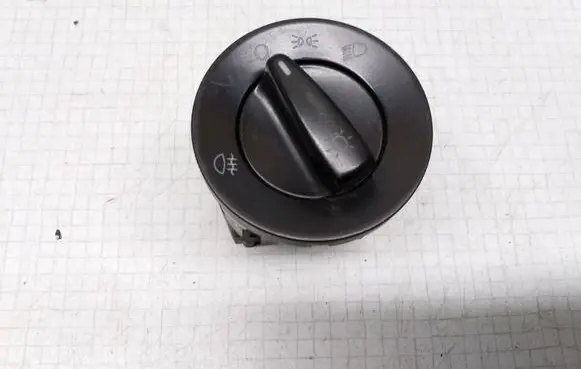 Volkswagen Golf IV Light switch 1C0941531