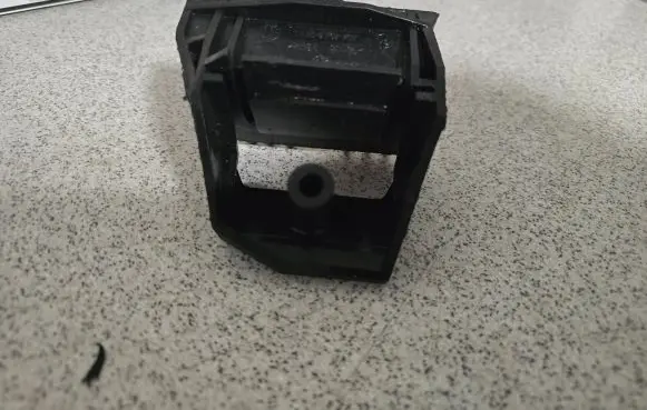 BMW 7 E38 Radiator mount bracket 1737707