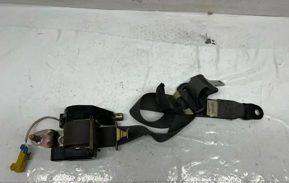 Jeep Cherokee III KJ Front seatbelt 33011120A