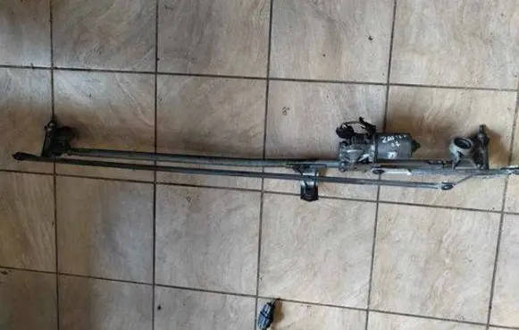 Opel Zafira B Front wiper linkage and motor 404976