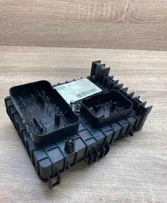 Volkswagen Touran I Fuse module 1K0937124H 1534502 0422404701E
