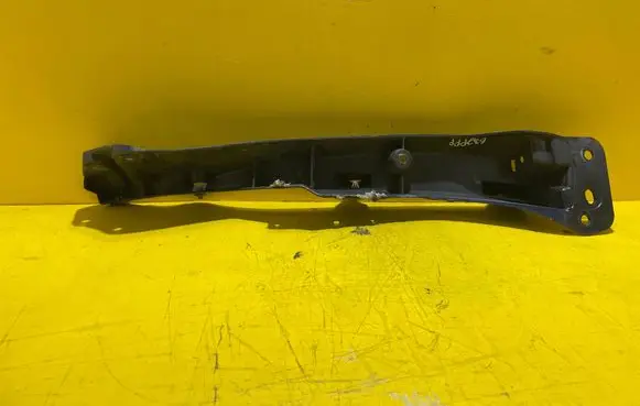 Renault Clio III Fender mounting bracket 8200314931