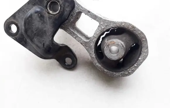 Ford Fiesta Engine mount bracket 8v516p082ad 8v51-6p082-ad