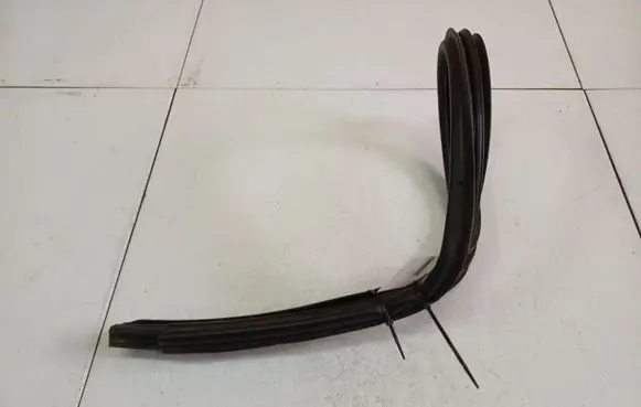 Dodge Caliber Rubber seal front coupe door 