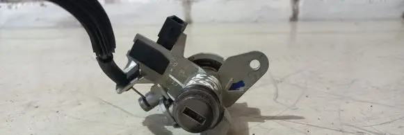 Audi A6 S6 C6 4F Tailgate exterior lock 8E0827573