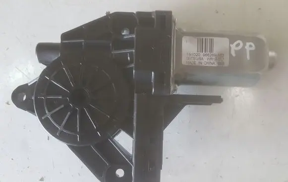 Volvo XC60 Front door window regulator motor SILNICZEKPODNONIKA