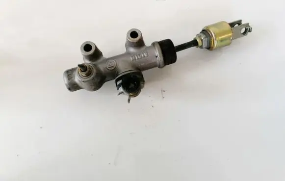 Toyota Avensis Verso Clutch master cylinder