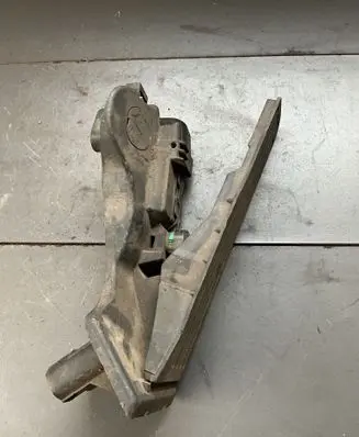 Accelerator throttle pedal