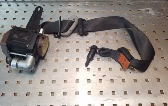 Opel Antara Front seatbelt