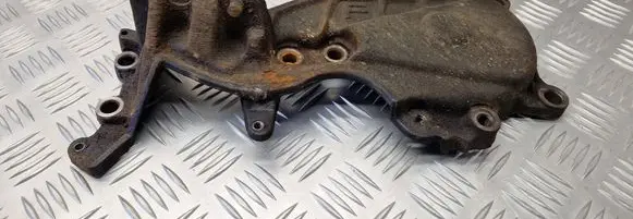 Toyota RAV 4 (XA20) Engine mounting bracket